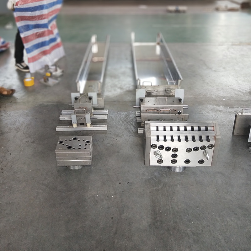 PVC外墙挂板模具